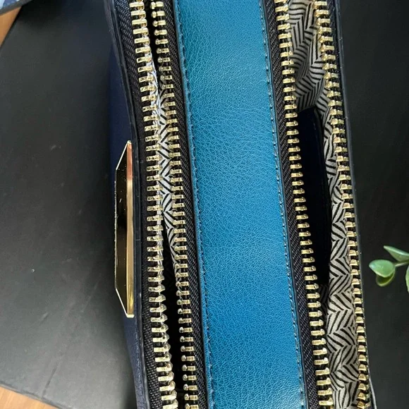 Steve Madden - Picture 3 of 5